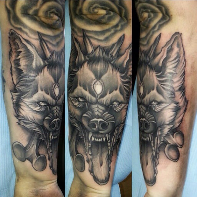 50 Geometric and Blackwork Wolf Tattoos | Tattoodo