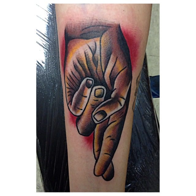 11 Offbeat Fingers Crossed Tattoos | Tattoodo